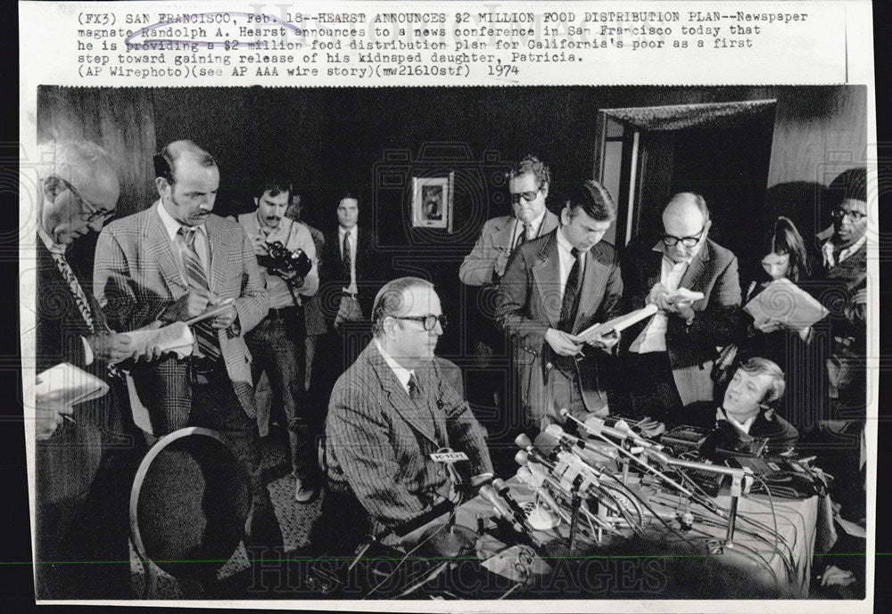 1974 Press Photo Randolph A. Hearst Announces $2 Million Food Distribution Plan - Historic Images