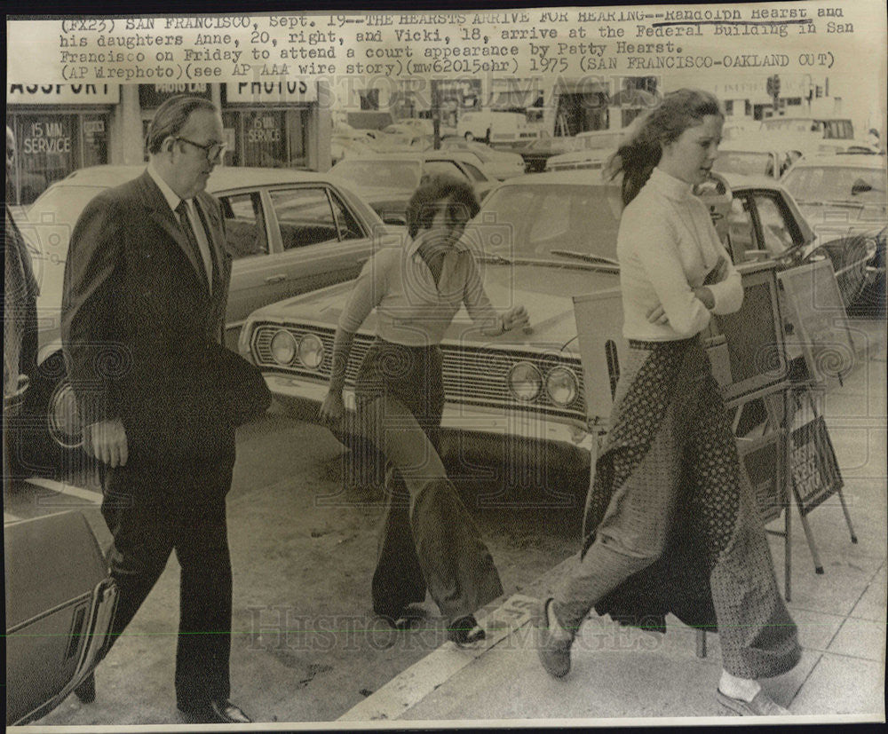 1975 Press Photo Randolph Hearst and daughters Anne and Vicki - Historic Images