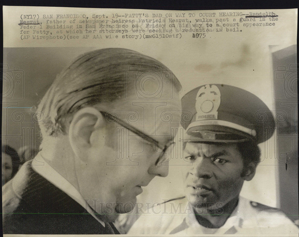 1975 Press Photo Randolph Hearst on way to court for daughter Patty&#39;s hearing - Historic Images