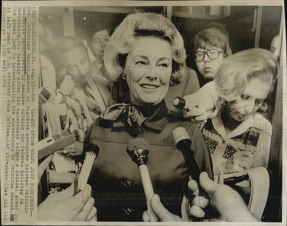 1975 Press Photo Mrs. Randolph A. Hearst After Grand Jury Testimony Harrisburg - Historic Images