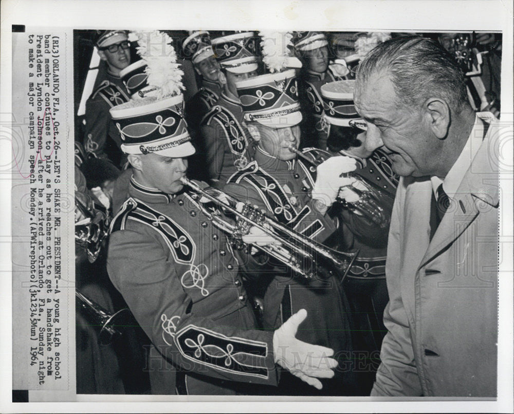 1964 Press Photo President Lyndon Johnson being greeted by band - Historic Images