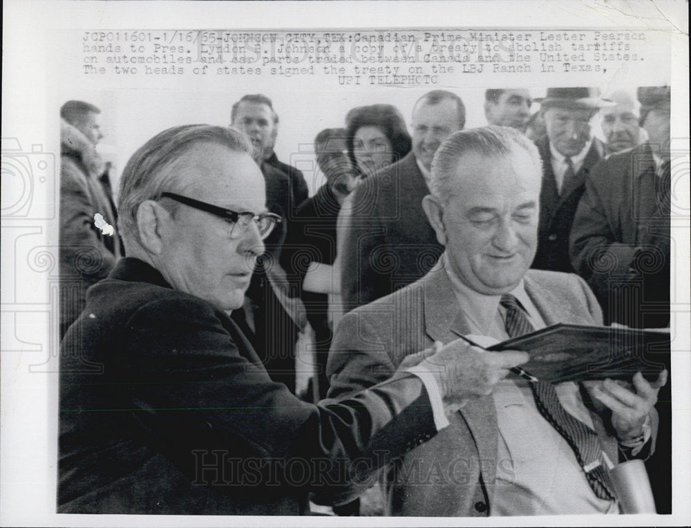 1965 Press Photo Canadian Prime Minister Lester Pearson and President Johnson - Historic Images