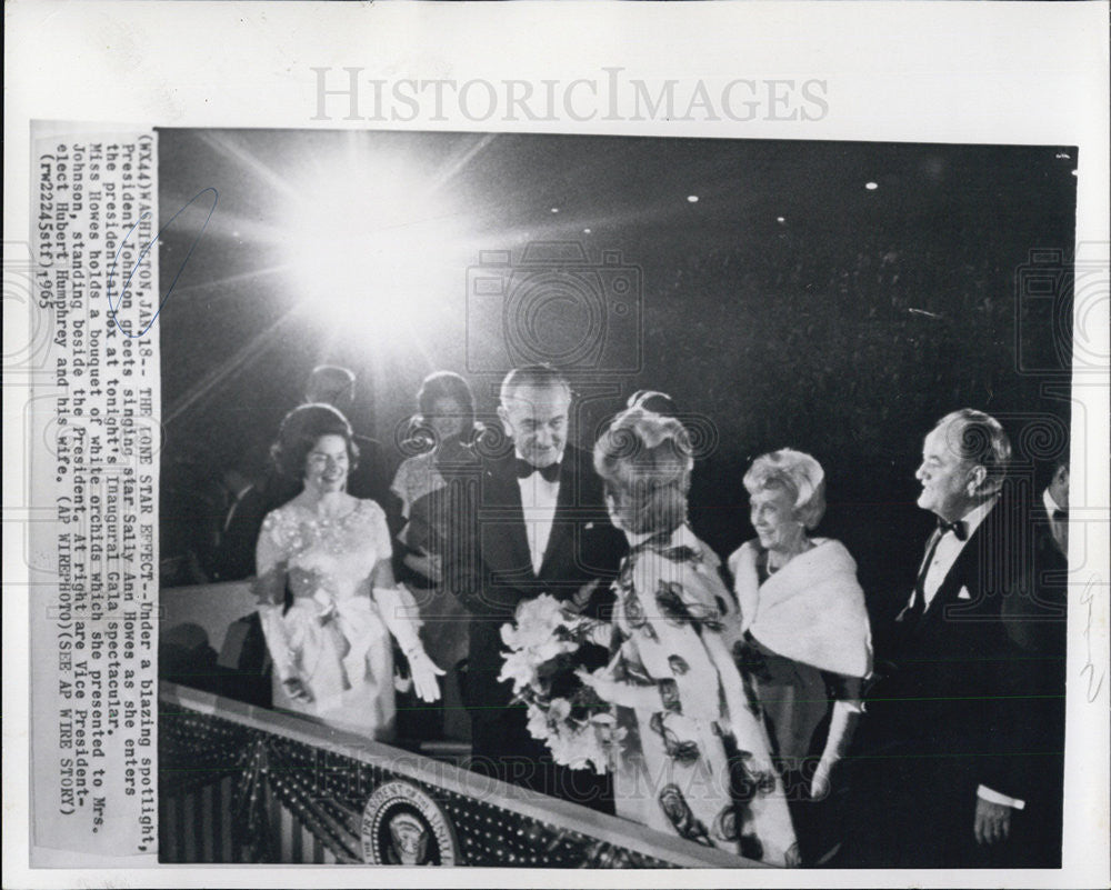 1965 Press Photo President Lyndon B. Johnson and Sally Ann Howes - Historic Images