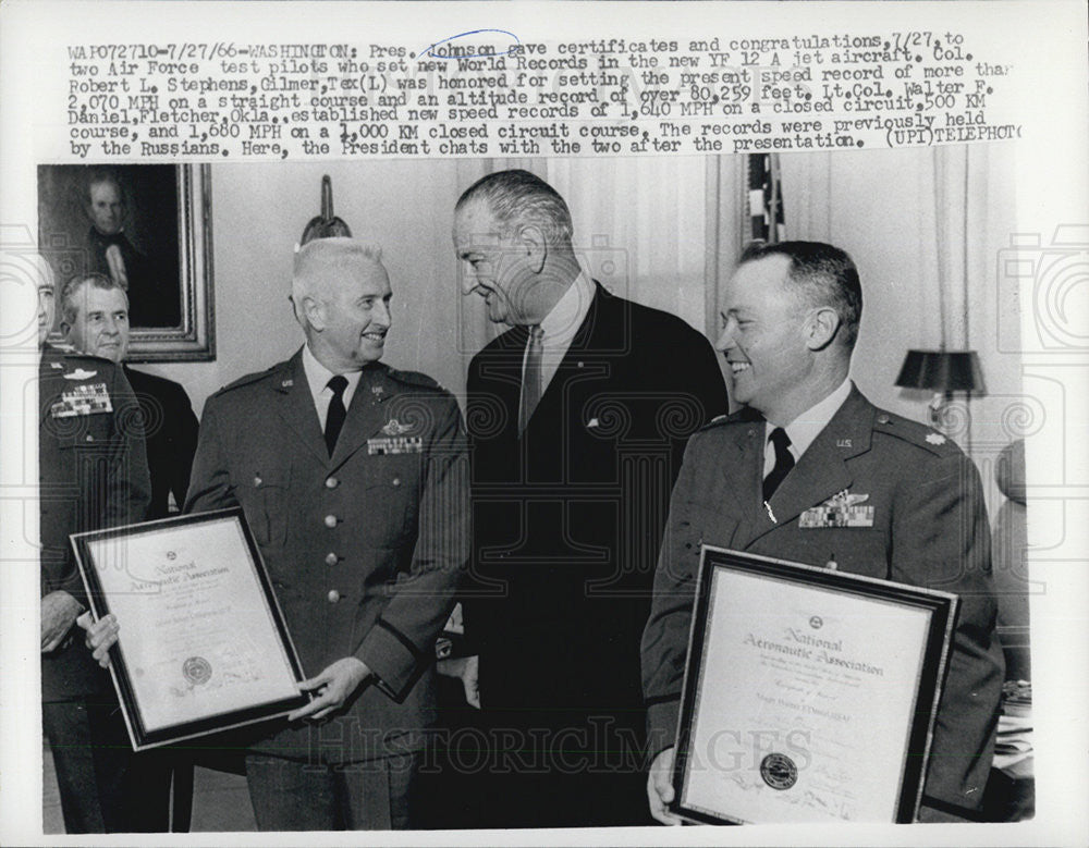 1966 Press Photo Pres Johnson awarding Col Robert Stephens &amp; Lt Col Walter Daniel - Historic Images