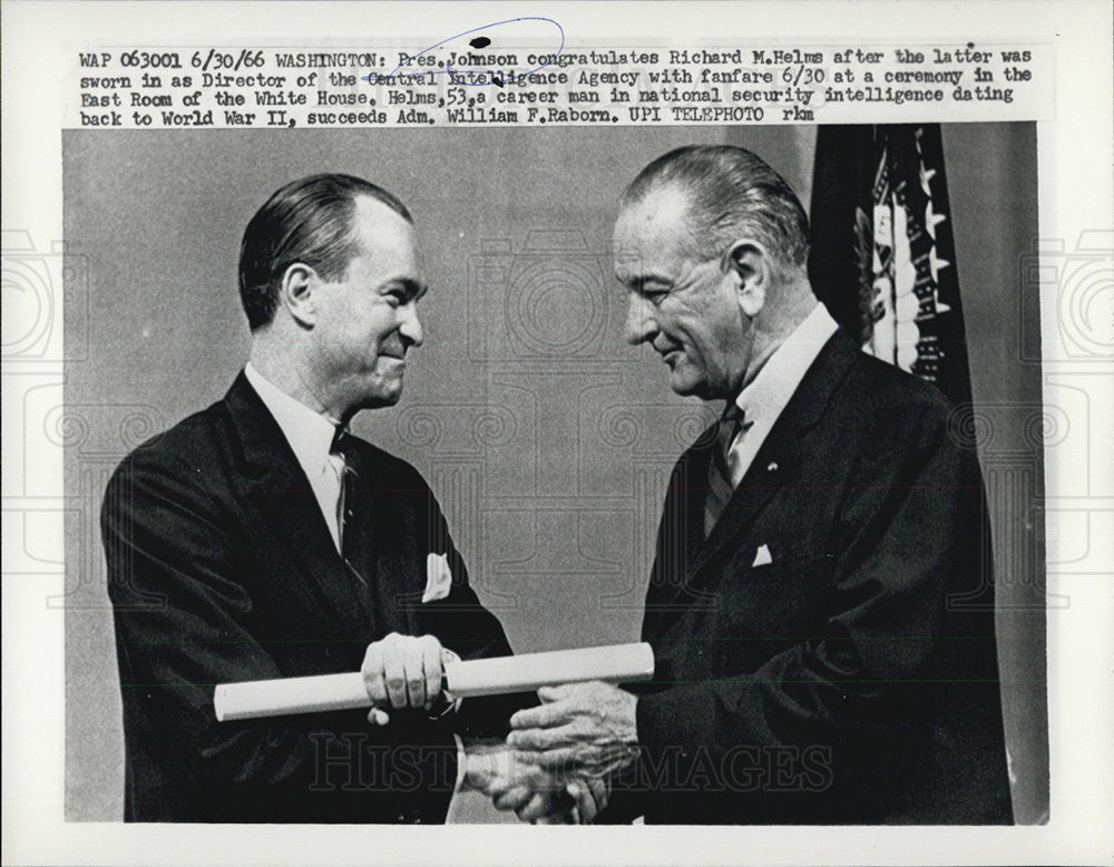 1966 Press Photo Pres Johnson congratulates Richard Helms after sworn in as CIA Director - Historic Images