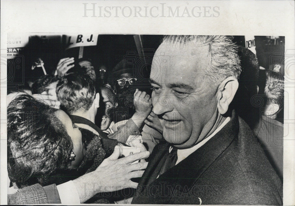 1964 Press Photo Pres Johnson at Chicago&#39;s O&#39;Hare airport - Historic Images