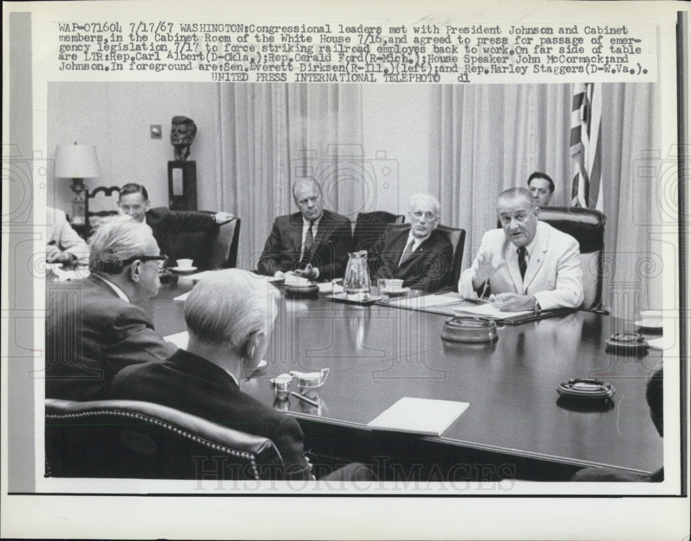 1967 Press Photo  Rev Leon Sullivan w/ Pres Johnson w/ cabinet members at the Cabinet room - Historic Images