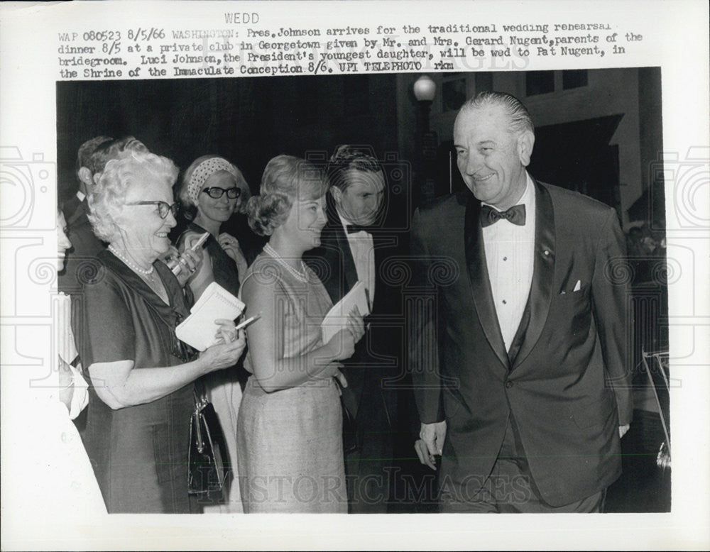 1966 Press Photo  Pres Johnson at wedding rehearsals for her daughter marriage - Historic Images