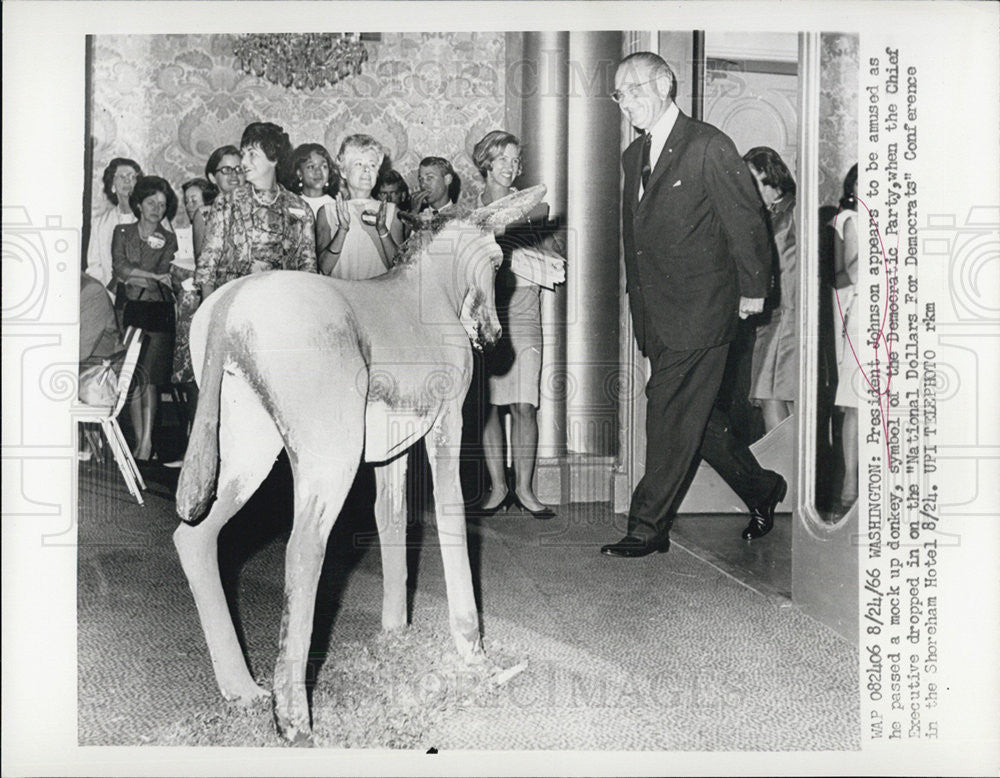 1966 Press Photo Pres Johnson at the National Dollar&#39;s for Democrat at Shoreham Hotel - Historic Images