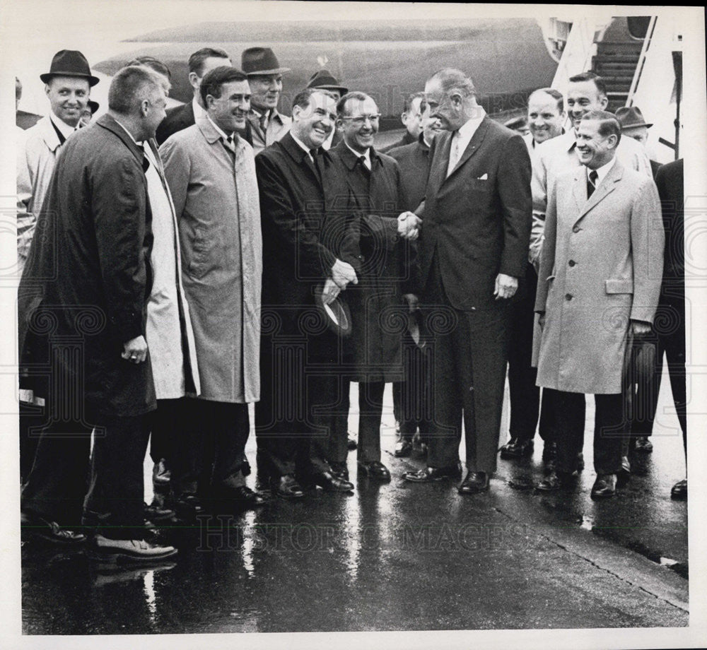 1967 Press Photo Pres Johnson arriving at the Bradley Field in Con to meet w/ Governors - Historic Images