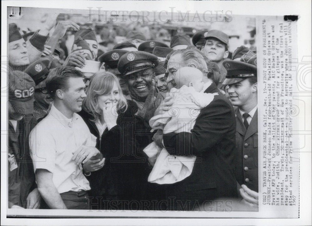 1967 Press Photo President Johnson Travis Air Force Base in California - Historic Images