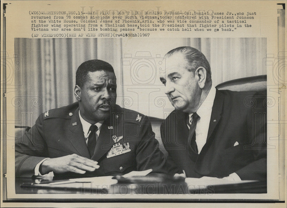 1967 Press Photo President Johnson Talks to Col. Daniel James Jr. Air Force - Historic Images