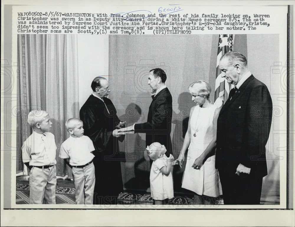 1967 Press Photo President Johnson Watches Warren Christopher Sworn in - Historic Images