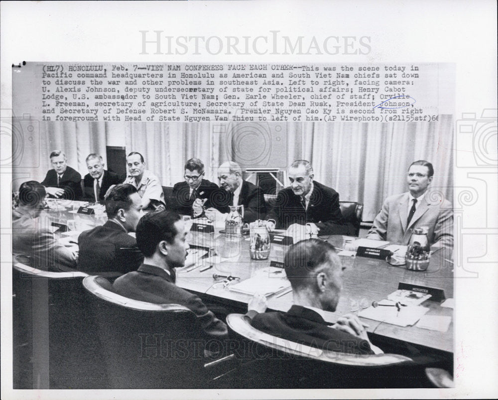 1966 Press Photo President Johnson at Vietnam Press Conference in Honolulu - Historic Images