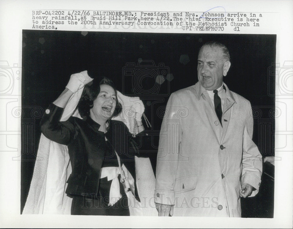 1966 Press Photo President Johnson and his wife in Baltimore, MD - Historic Images