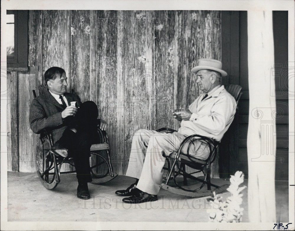 1966 Press Photo President Johnson &amp; Ray Scherer in Texas - Historic Images