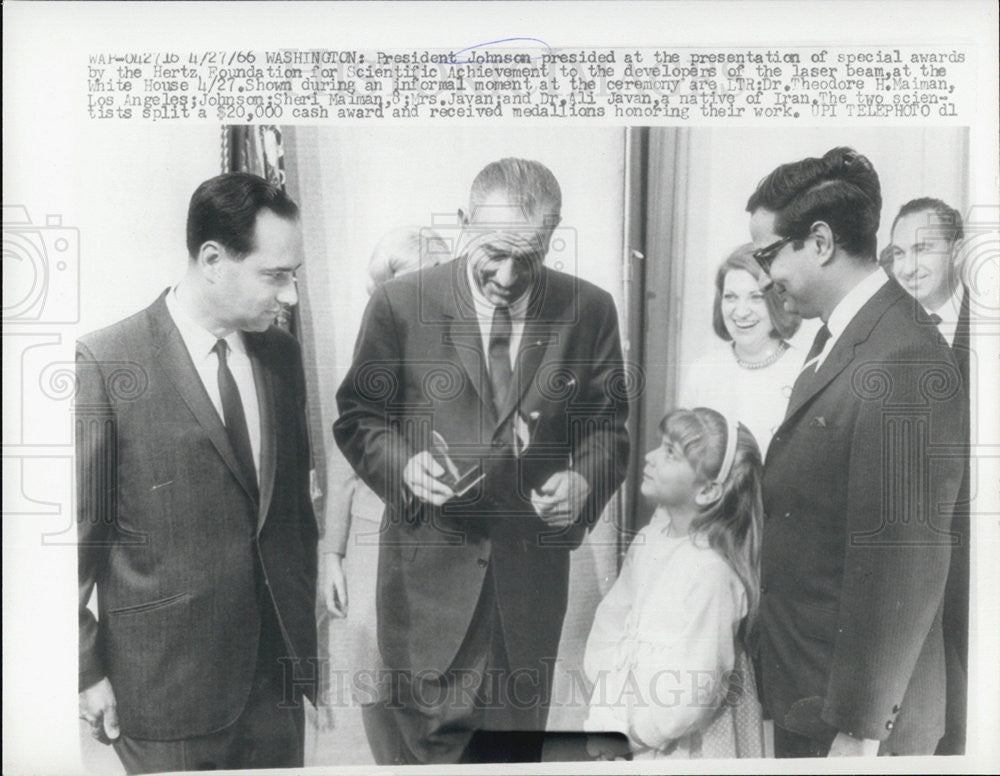 1966 Press Photo President Johnson At Presentation of Special Awards Washington - Historic Images