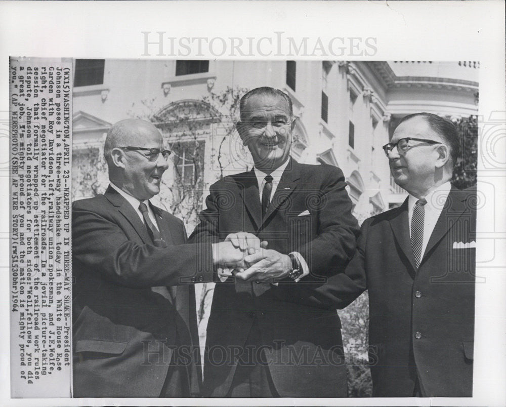 1964 Press Photo President Johnson Shakes hands with Roy Davidson &amp; J.F. Wolfe - Historic Images