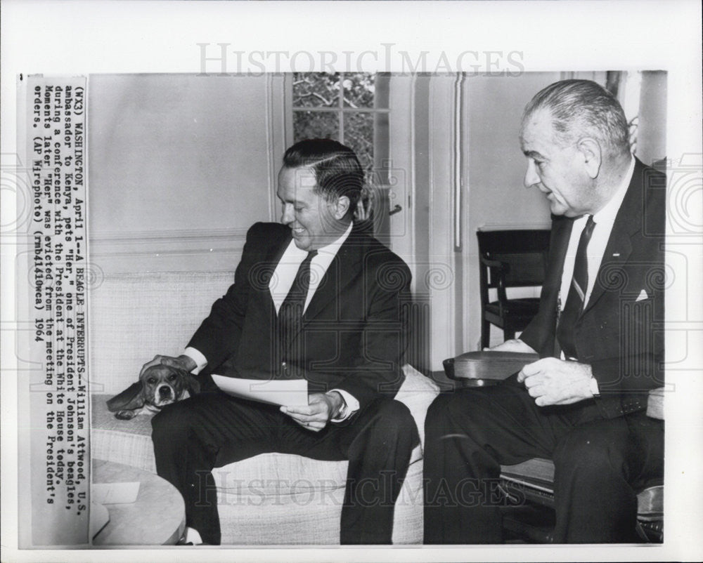 1964 Press Photo Pres Johnson recieves Gift Books - Historic Images