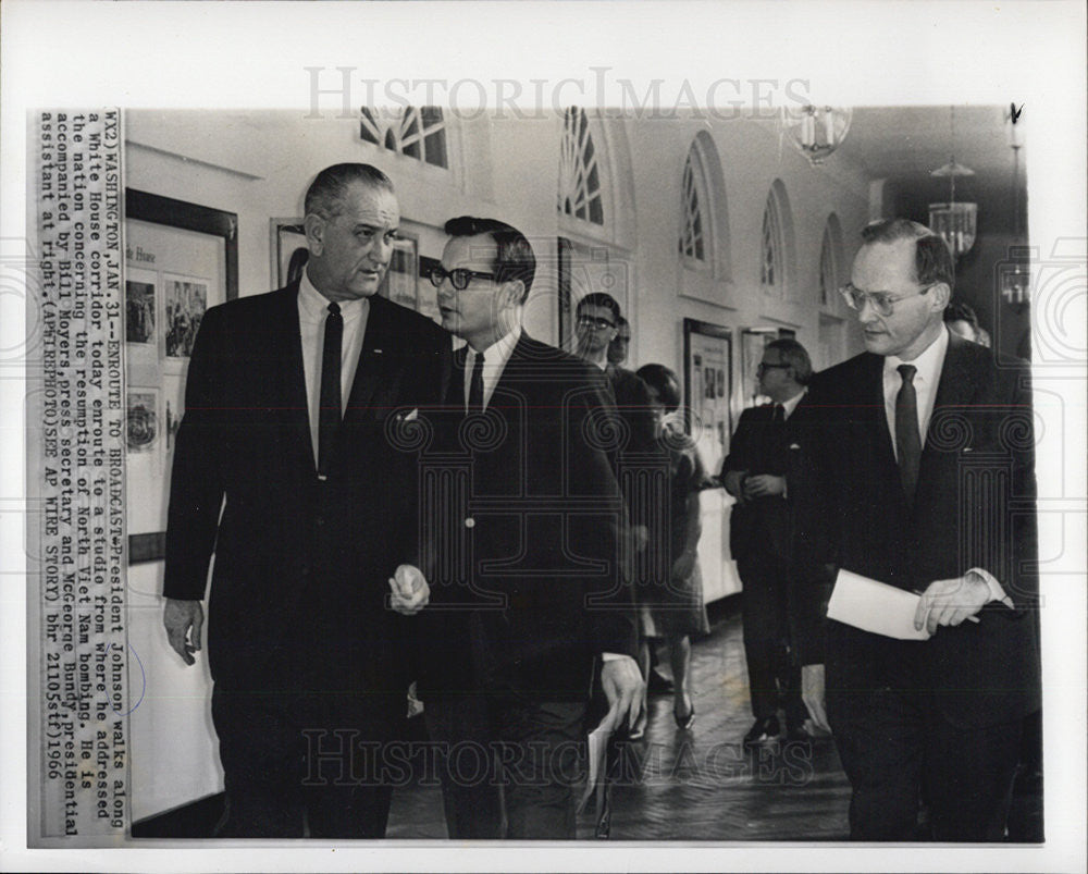 1966 Press Photo Pres Johnson Enroute Studio - Historic Images