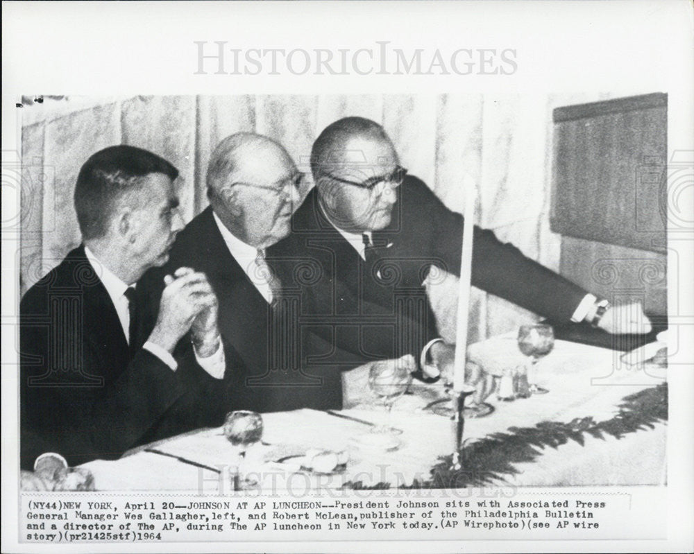 1964 Press Photo LBJ and AP General Manager Wes Gallagher - Historic Images