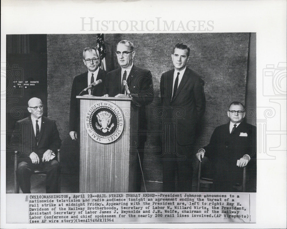 1964 Press Photo LBJ announces end of rail strike - Historic Images