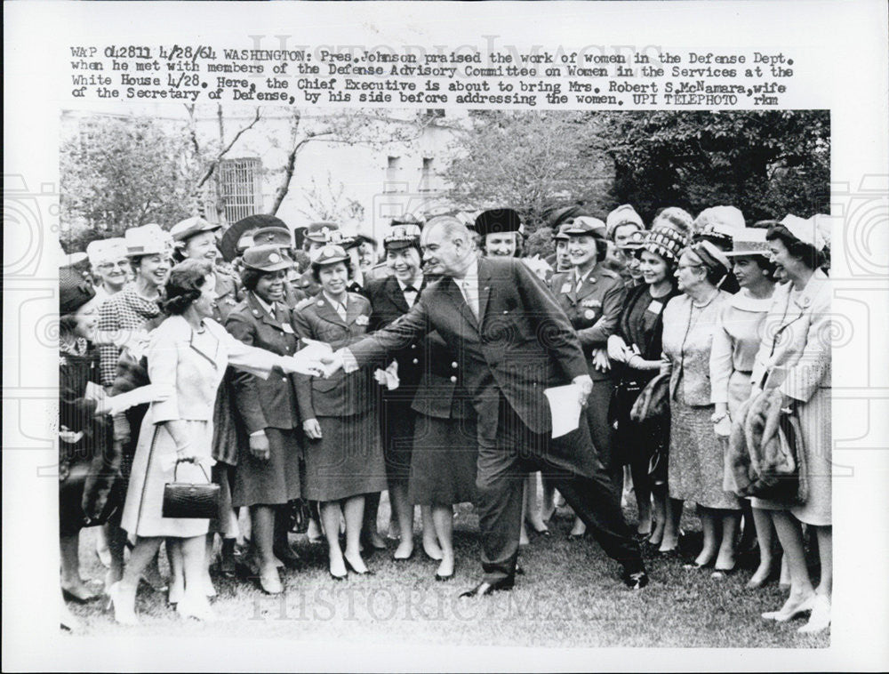 1964 Press Photo President Johnson and Defense Advisory Committee - Historic Images