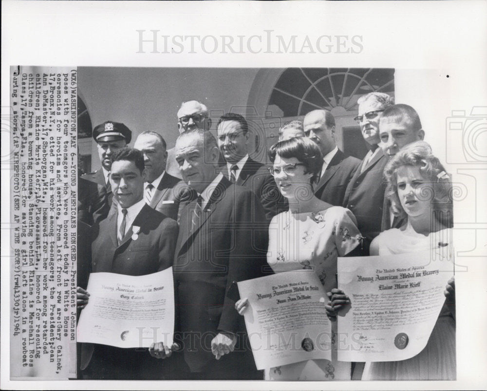 1964 Press Photo President Johnson honoring teenagers for heroism &amp; service - Historic Images