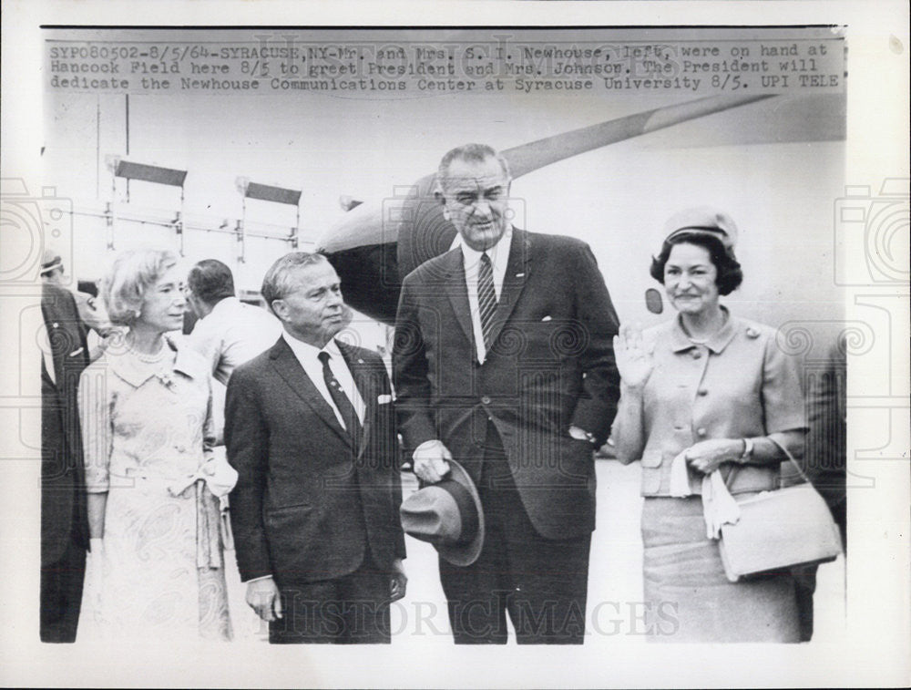 1964 Press Photo Mr. and Mrs. S. I. Newhouse to greet Pres. &amp; Mrs. Johnson - Historic Images