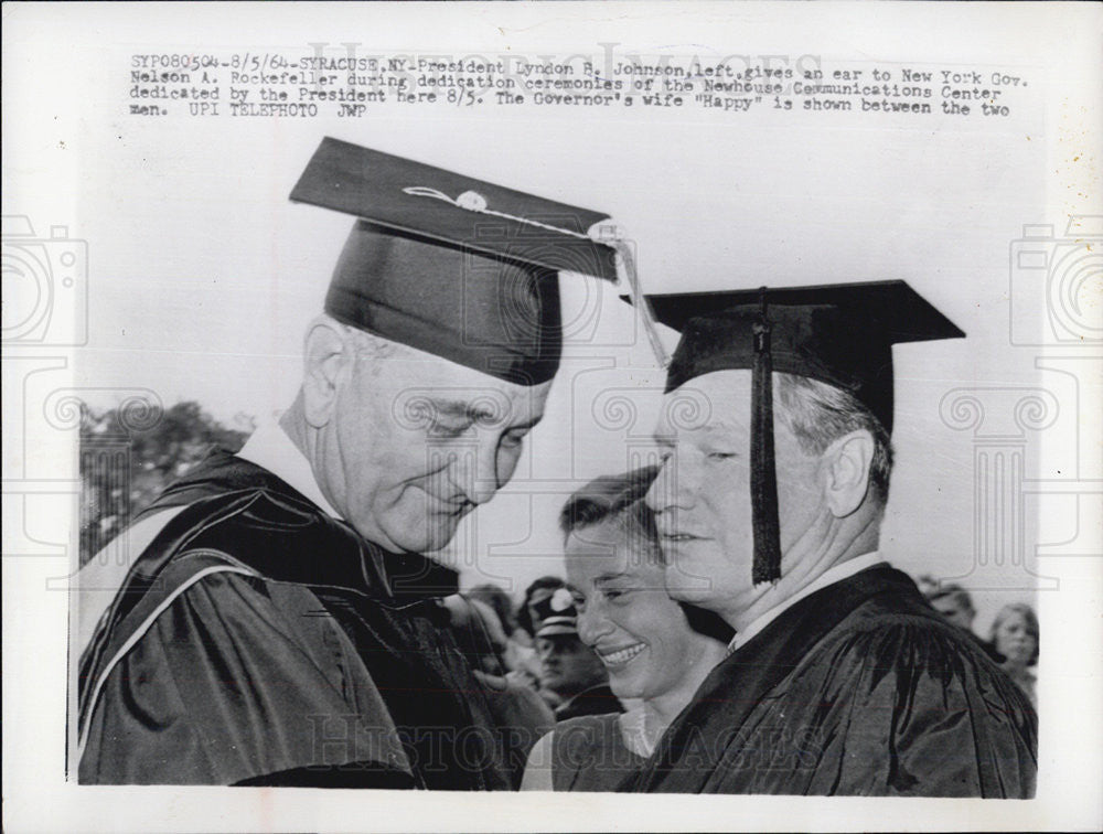 1964 Press Photo President Lyndon B. Johnson dedicate the Newhouse Comm Center - Historic Images