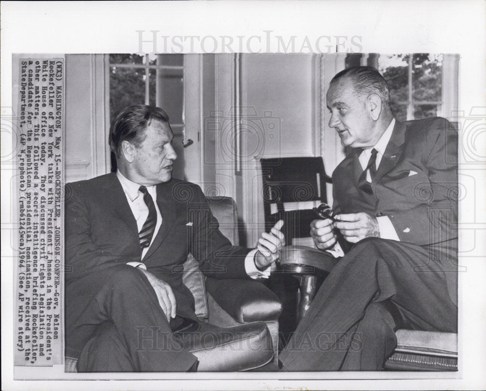 1964 Press Photo Gov. Nelson Rockefeller talks with President Johnson - Historic Images