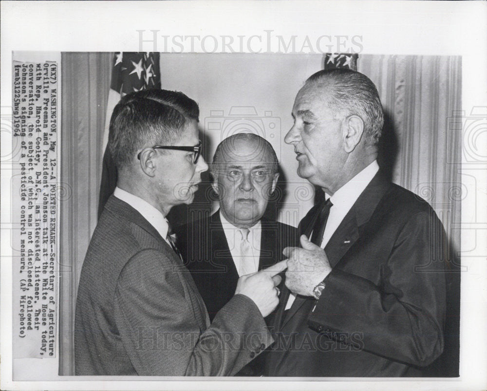 1964 Press Photo Secretary of Agriculture Orville Freeman &amp; President Johnson - Historic Images