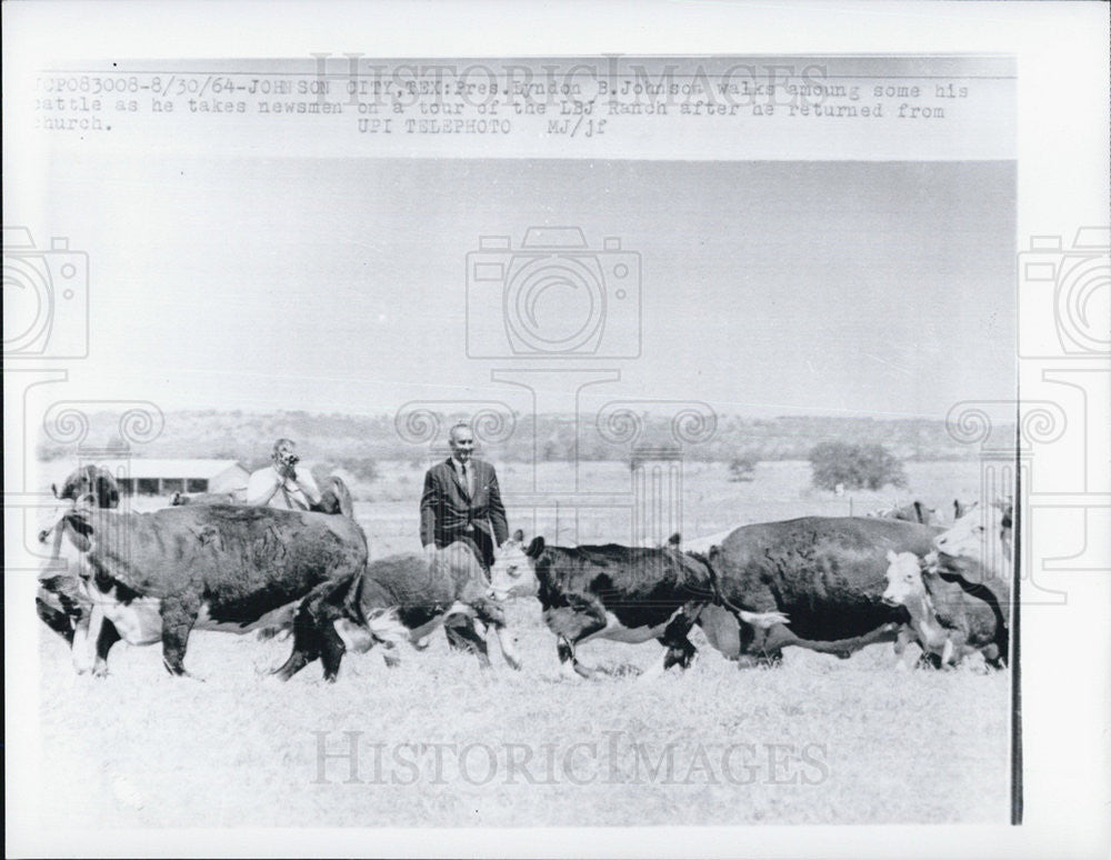 1964 Press Photo President Lyndon B. Johnson tour at LBJ Ranch - Historic Images