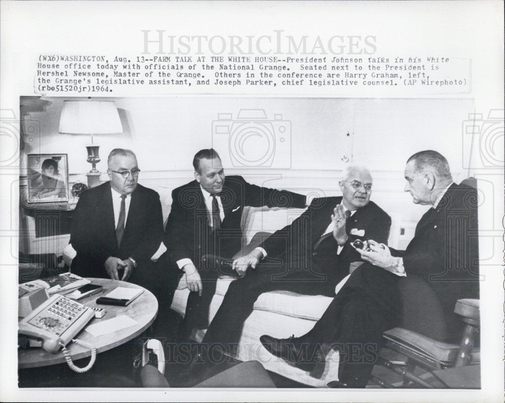 1964 Press Photo President Johnson talks with Harry Graham and  Joseph Parker - Historic Images