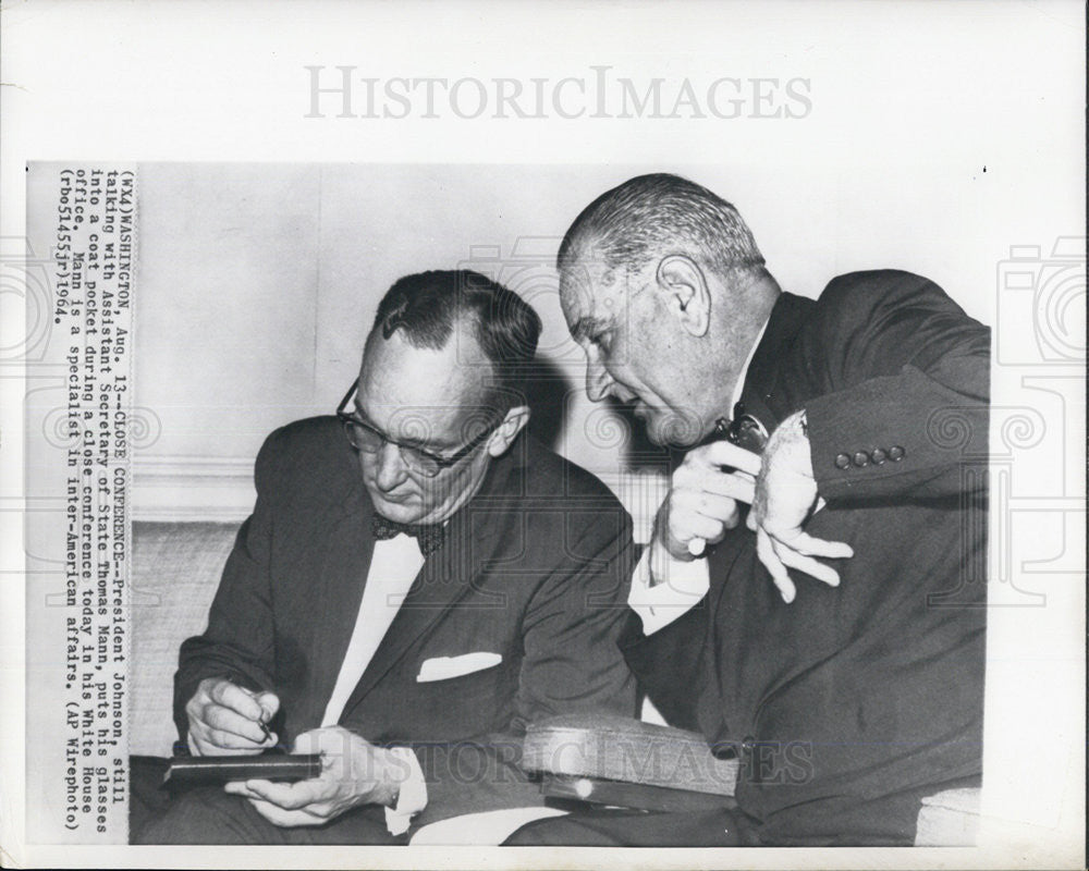 1964 Press Photo President Johnson with Thomas Mann Asst. Sec. of State - Historic Images