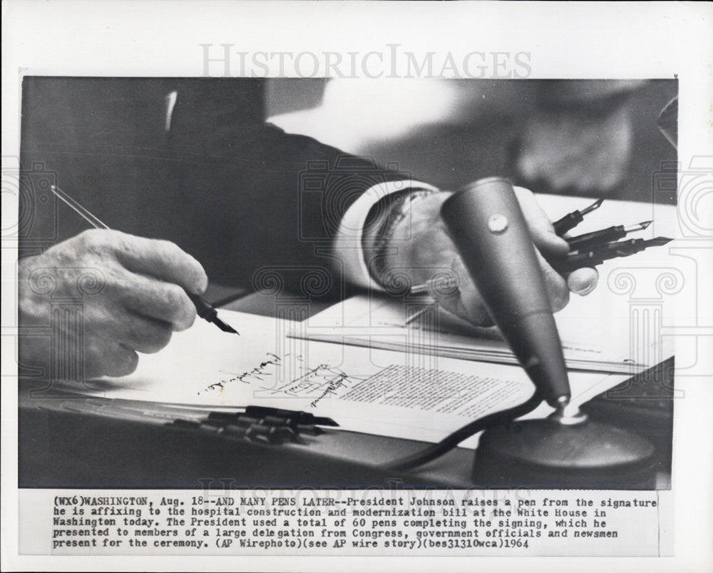 1964 Press Photo President Johnson signs hospital construction &amp; modernization - Historic Images