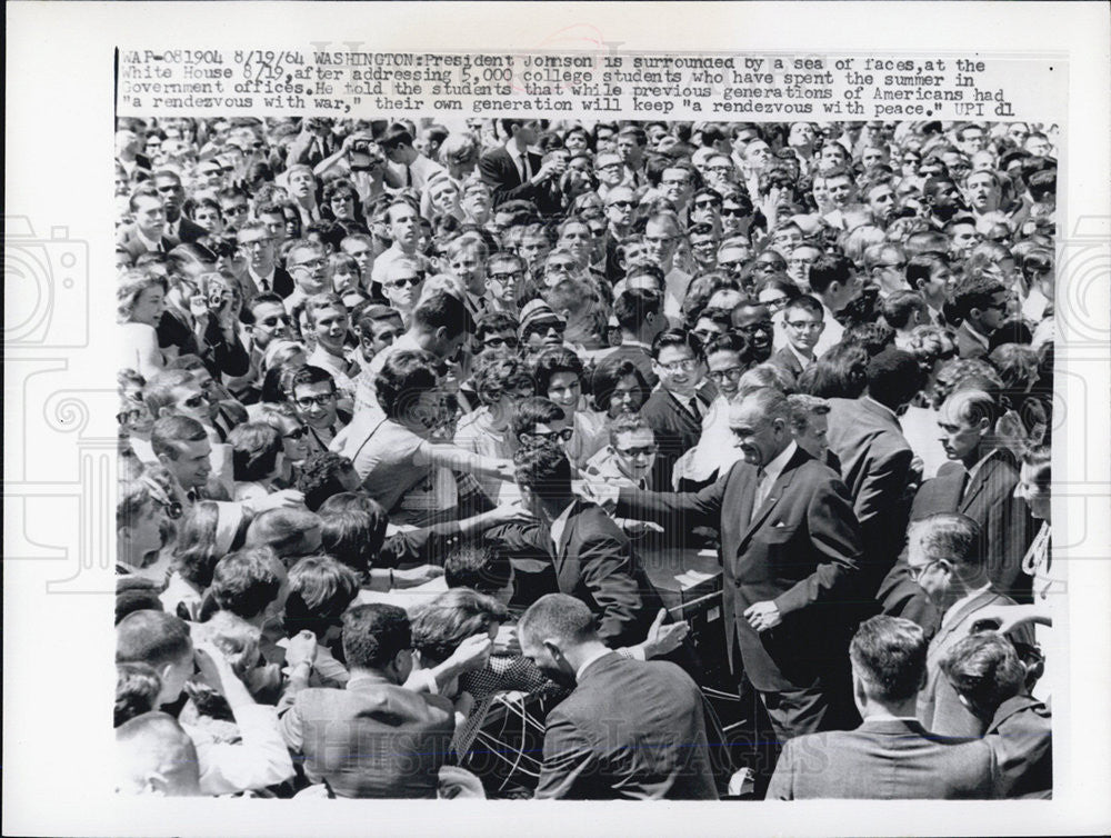 1964 Press Photo Pres. Johnson addressing College Students who served in Gov&#39;t - Historic Images