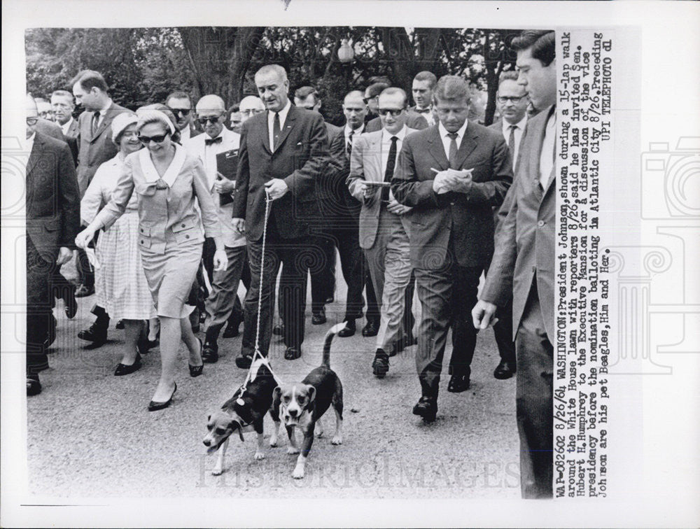 1964 Press Photo President Johnson during a 15-lap walk around the White House - Historic Images