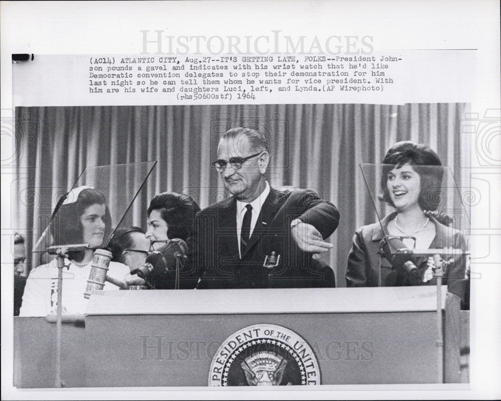 1964 Press Photo President Johnson with wife &amp; daughters Luci &amp; Lynda - Historic Images