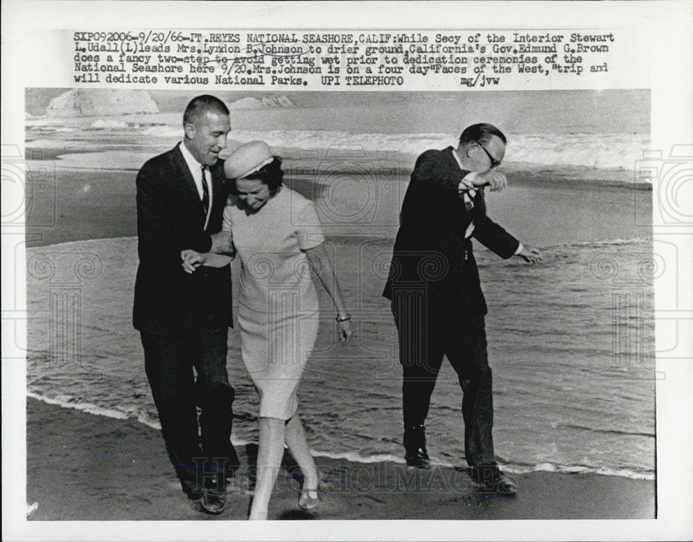 1966 Press Photo Stewart L. Udall, Mrs. Lyndon B. JOhnson and Edmund G. Brown - Historic Images