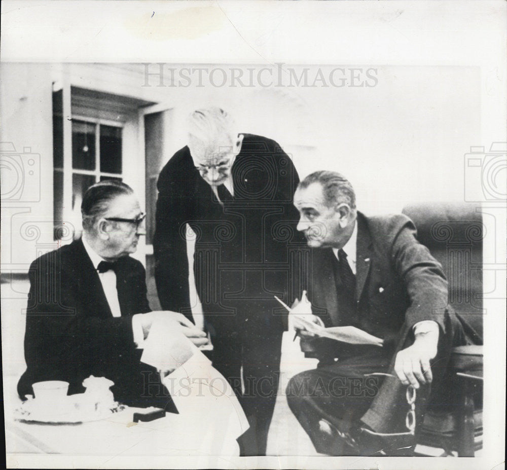 1964 Press Photo President Johnson, Rep Otto Passman and John McCormack - Historic Images