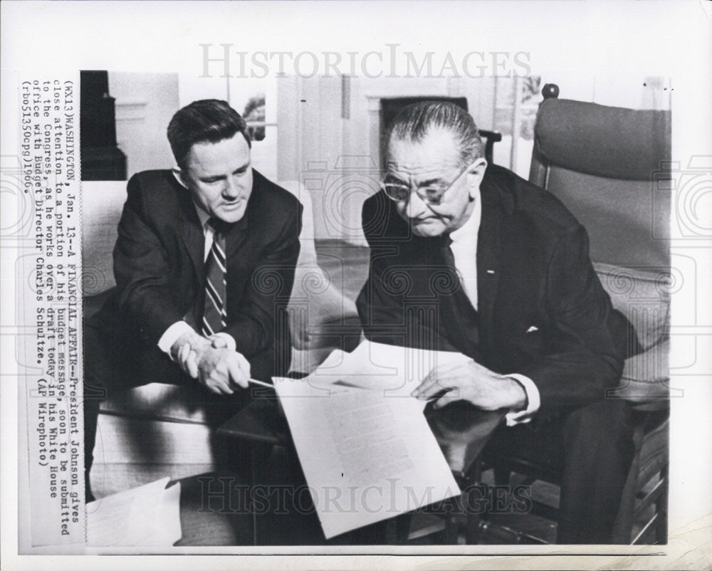 1966 Press Photo President Lyndon Johnson and Charles Schultza - Historic Images