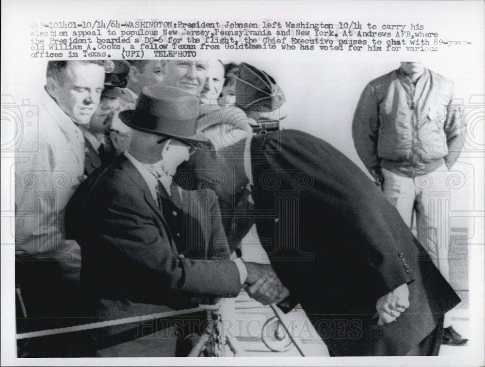 1964 Press Photo President Lyndon B. Johnson and William A. Cooke - Historic Images