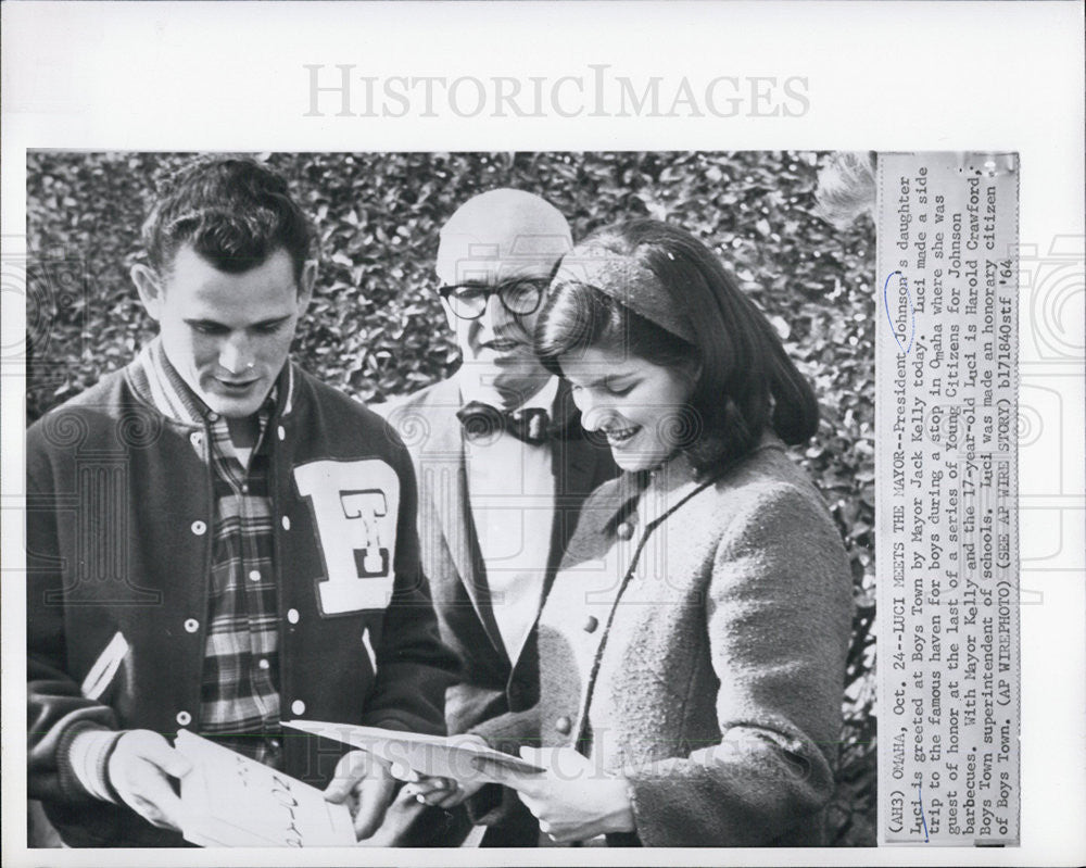 1964 Press Photo President Johnson&#39;s Daughter Luci Greeted by Mayor - Historic Images