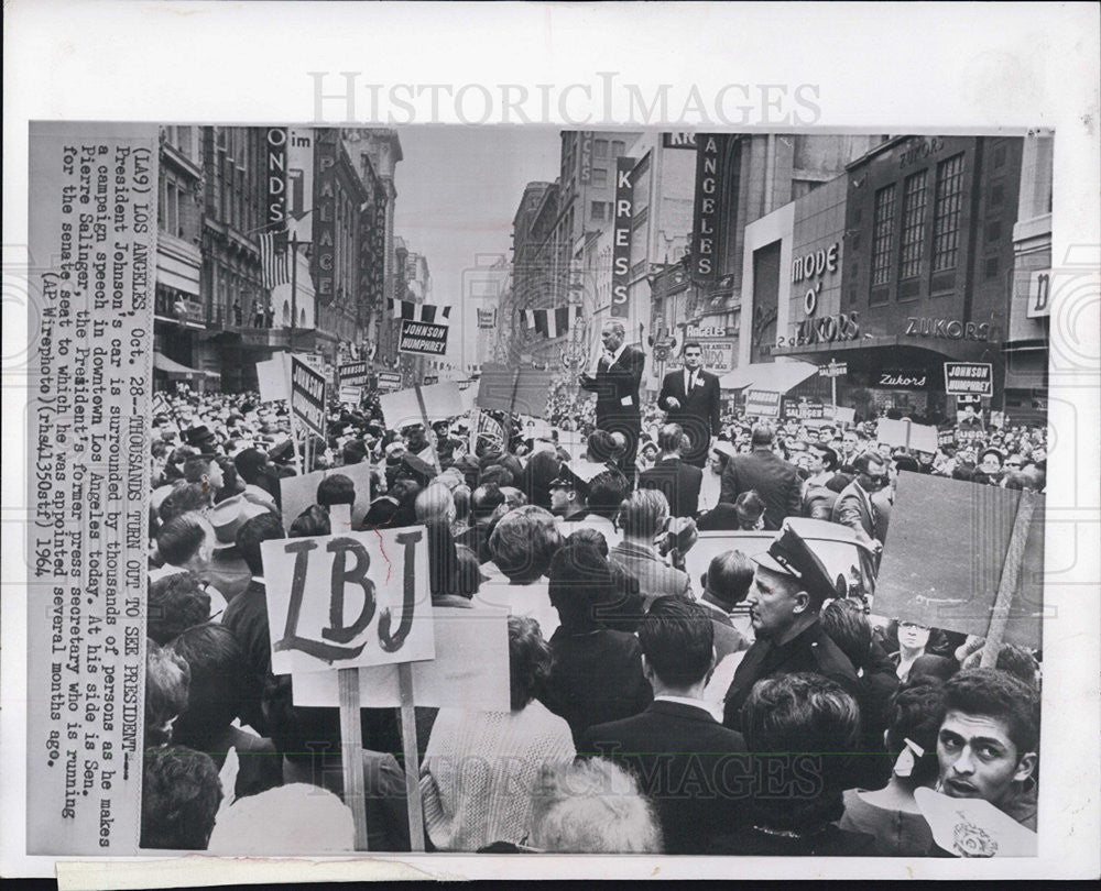 1964 Press Photo President Johnson&#39;s Car Surrounded by Thousands in Los Angeles - Historic Images