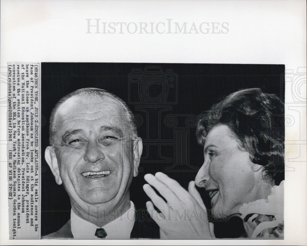 1965 Press Photo President Johnson Smiles At Audience After Applause - Historic Images