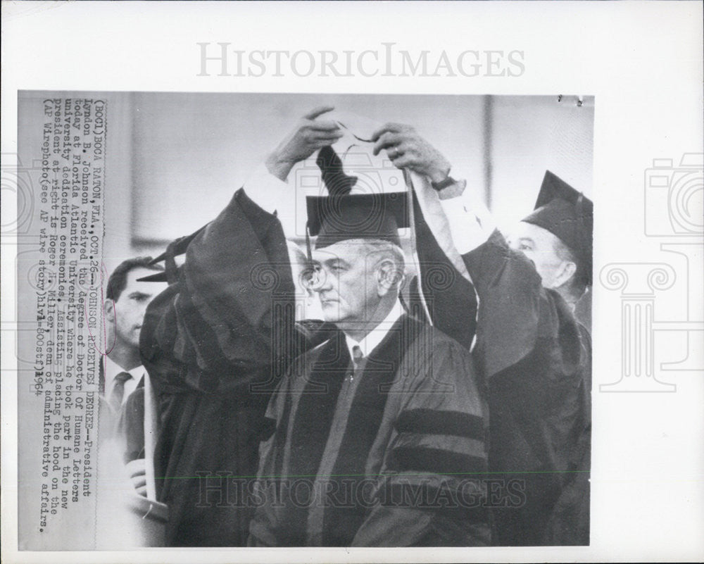 1964 Press Photo Pres. Lyndon B. Johnson awarded by Florida Atlantic University - Historic Images