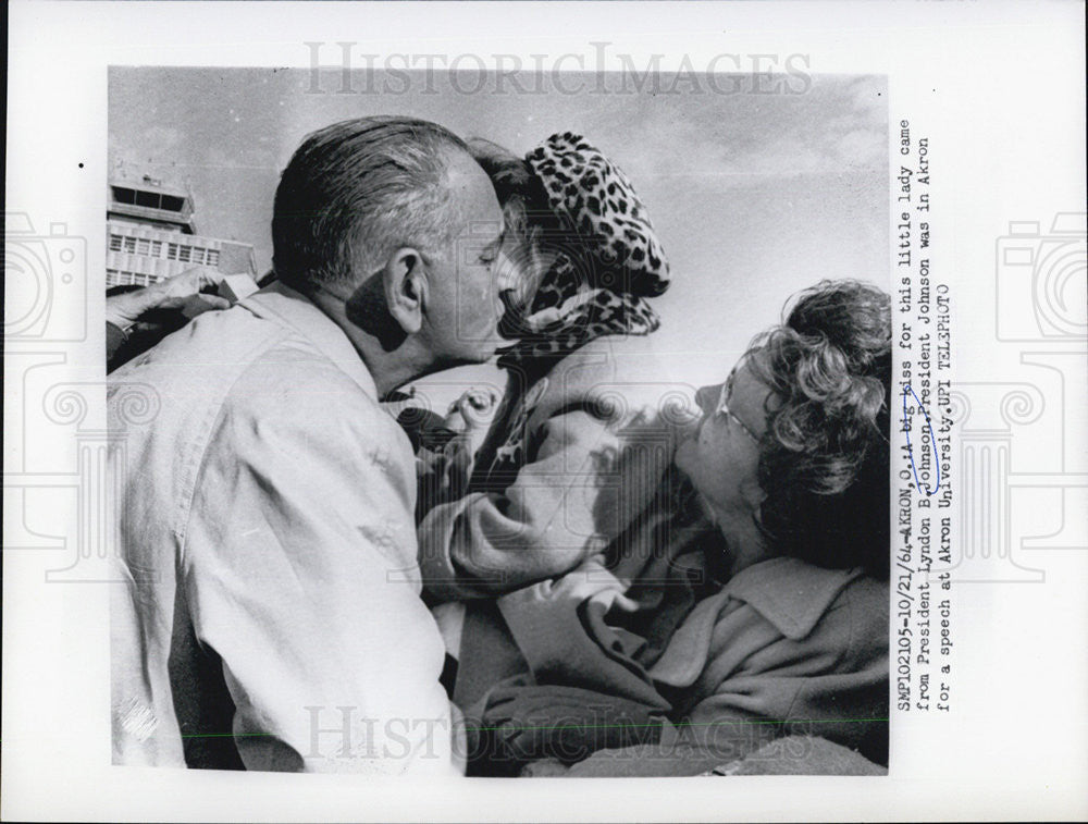 1964 Press Photo President Lyndon  B. Johnson at Akron University - Historic Images