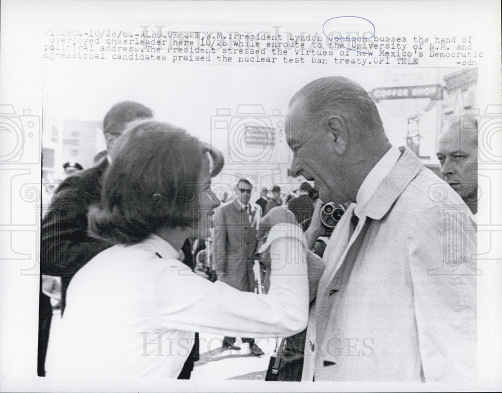 1964 Press Photo President Johnson kisses the hand of a cheerleader - Historic Images