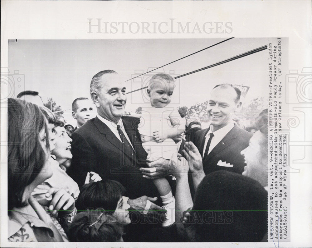 1964 Press Photo Pres. Lyndon Johnson with 6 month Randy Brower at New Orleans - Historic Images